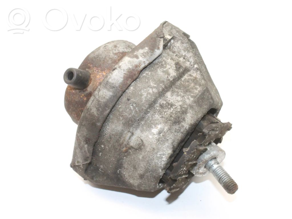Engine mount bracket   676987402