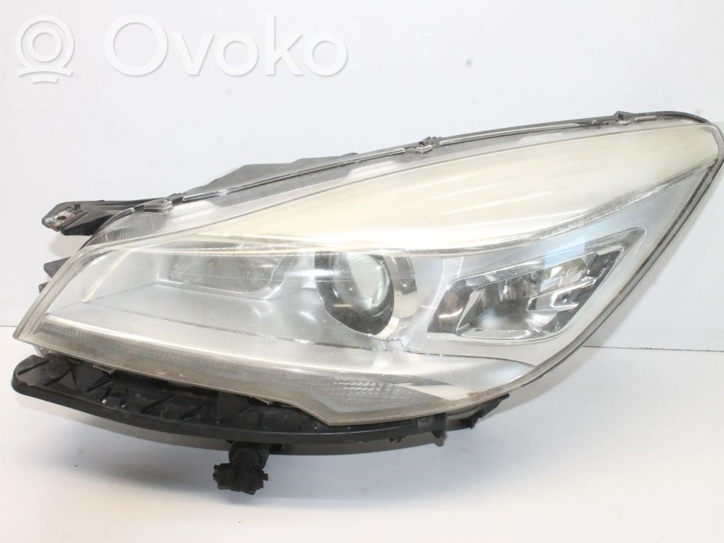 Ford Kuga II Phare frontale 