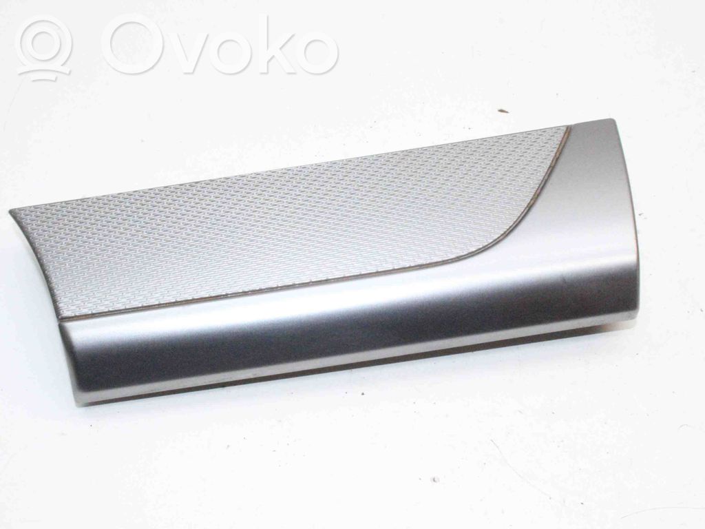 Subaru Outback (BS) Kojelaudan hansikaslokeron lista 