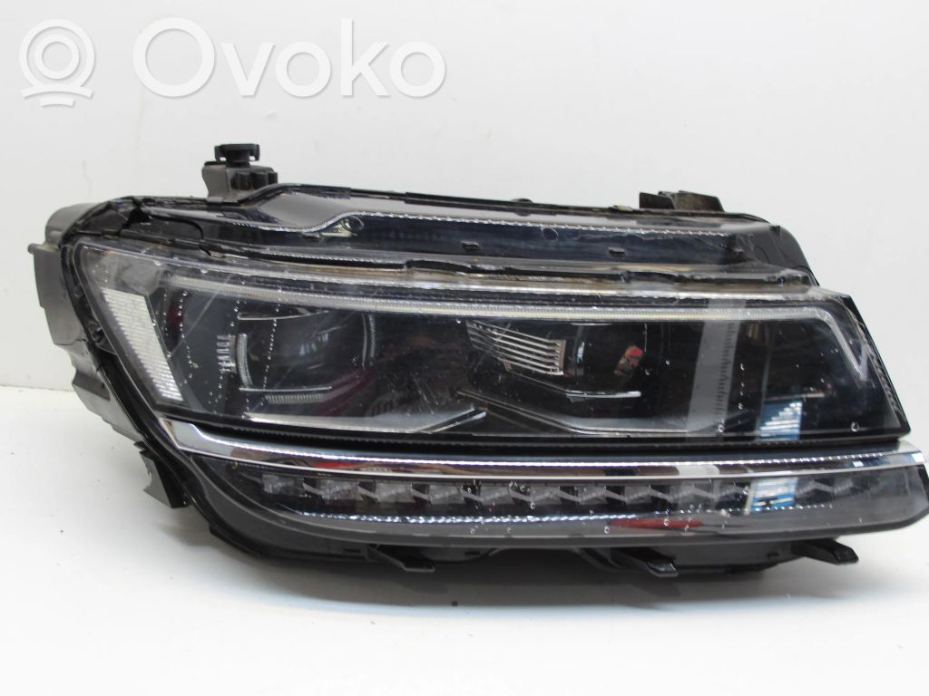 Volkswagen Tiguan Lampa przednia 