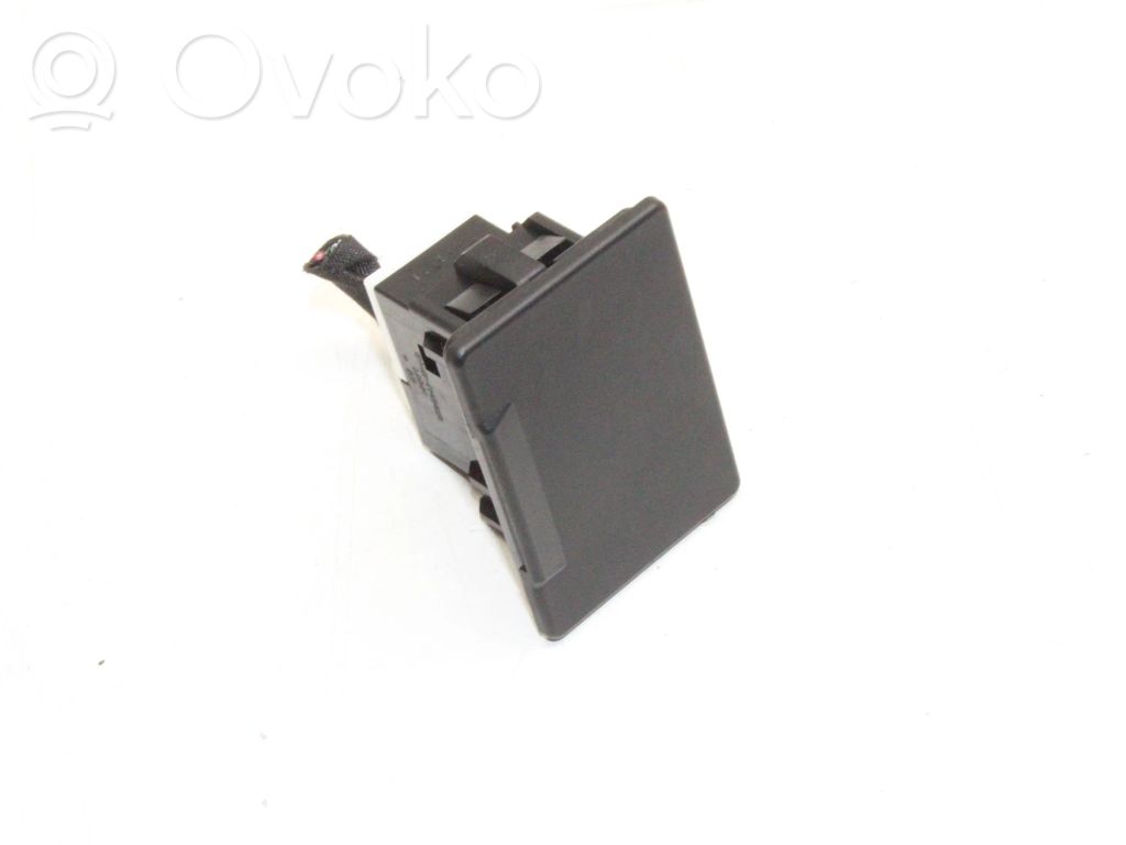 Nissan NV200 Enchufe conector entrada auxiliar 