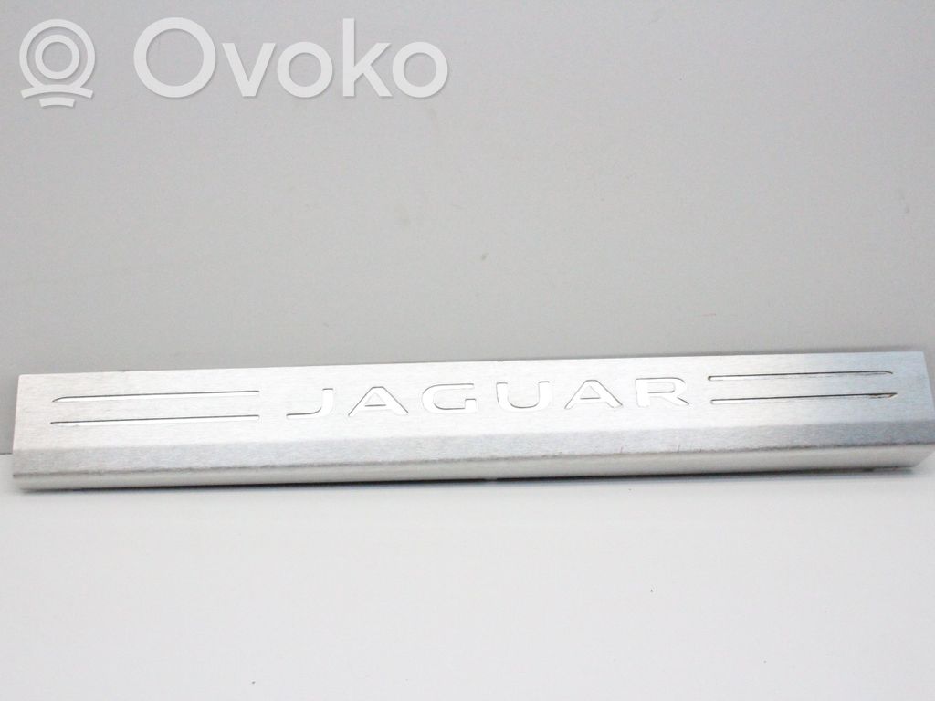 Jaguar F-Type Osłona listwy przedniej 