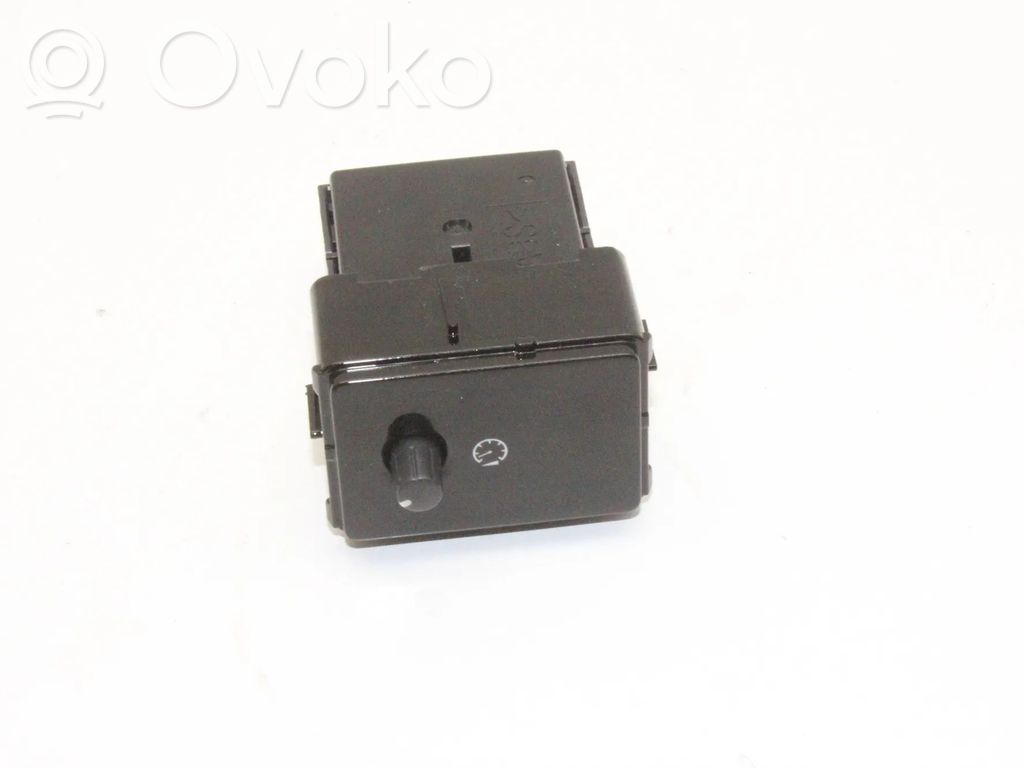 Muut kytkimet/nupit/vaihtimet   J9D311B652AA