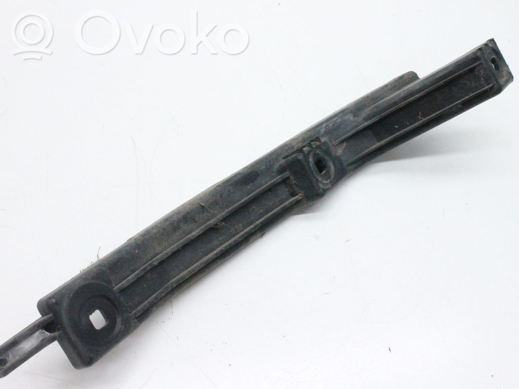 Soporte de montaje del parachoques trasero   8N0807453