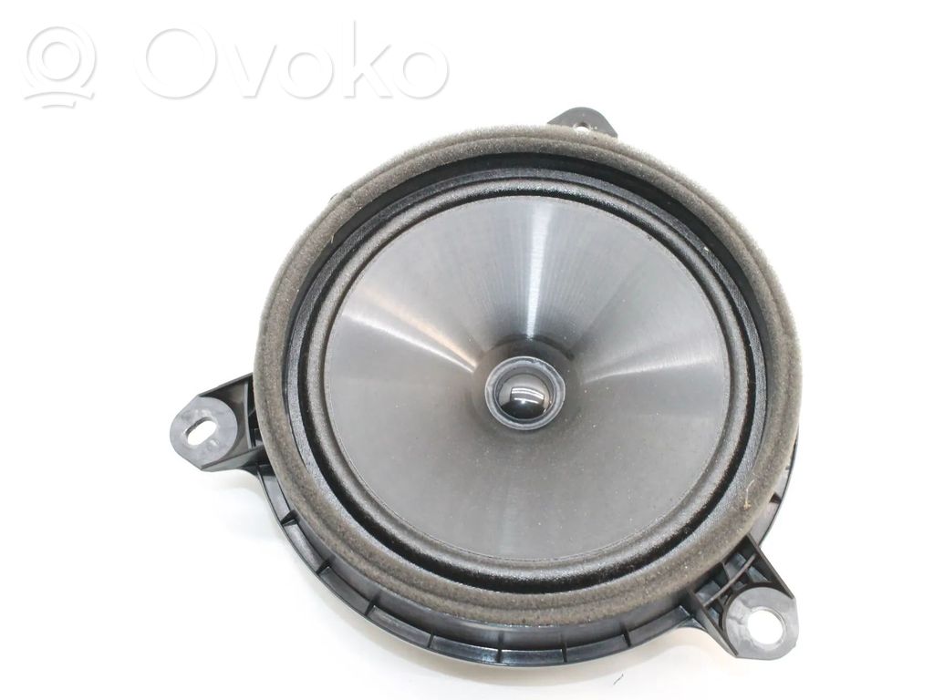 Toyota Yaris XP210 Altoparlante portiera posteriore