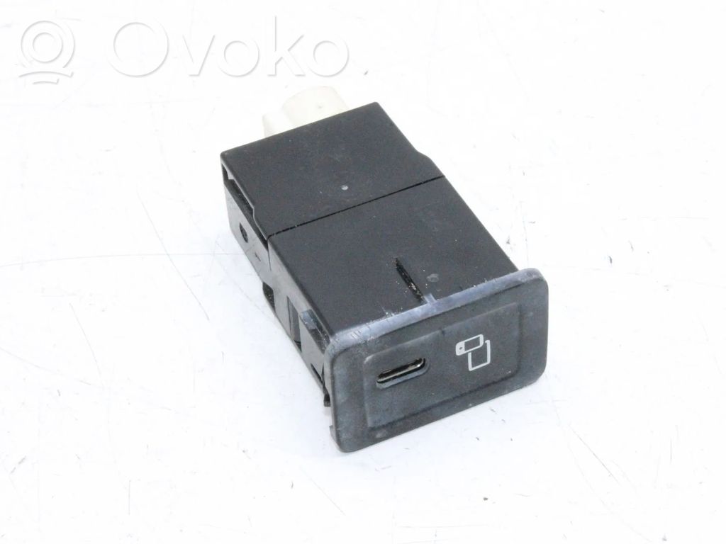 Mercedes-Benz EQC Enchufe conector USB 