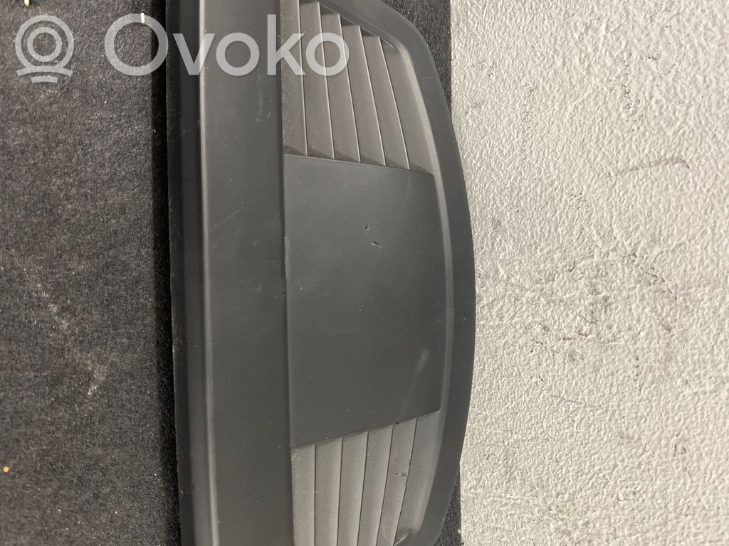 BMW 3 E90 E91 Centrinės oro grotelės 