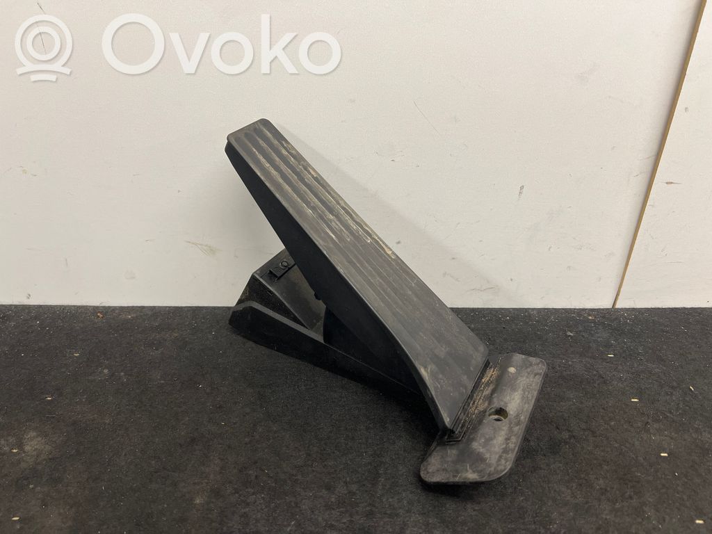 Accelerator throttle pedal   6852644,25916010,1612110842A