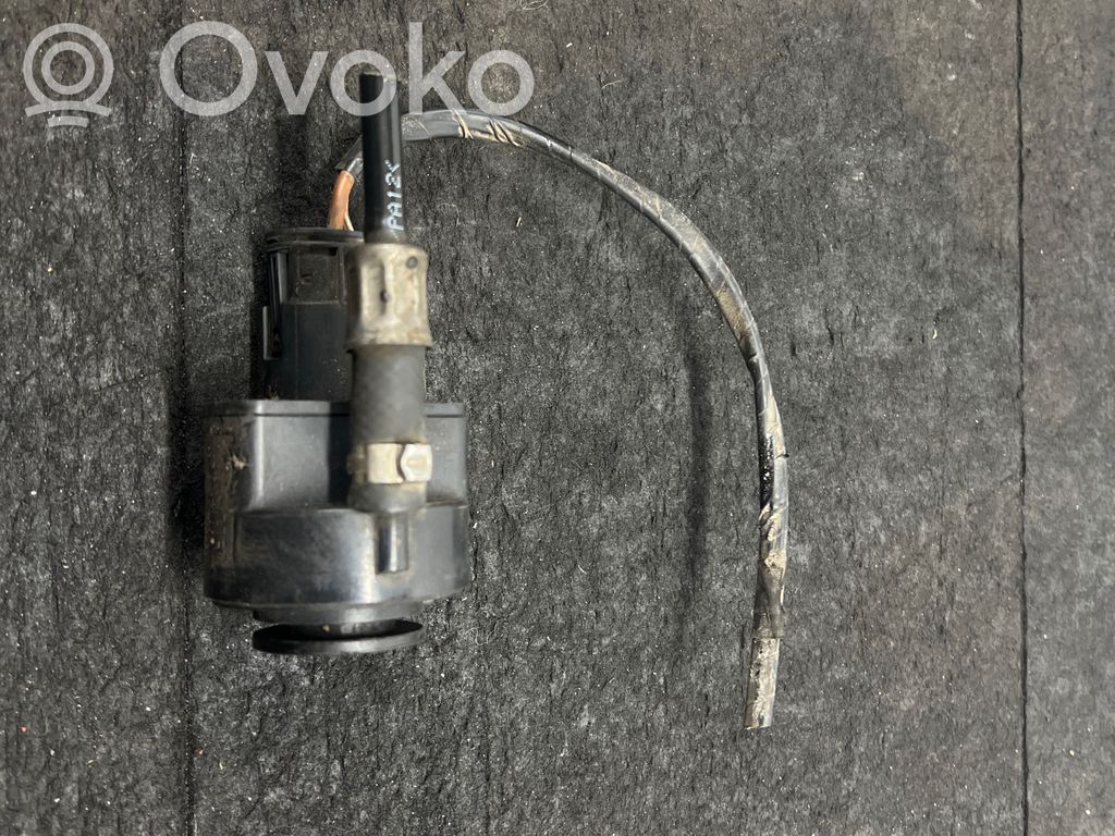 BMW 3 E90 E91 Polttoainesuodattimen lämmitin 