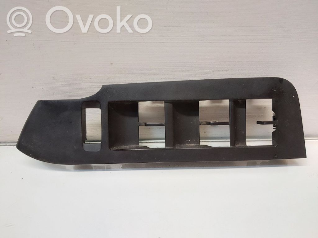 Chevrolet Captiva Front door window switch trim 