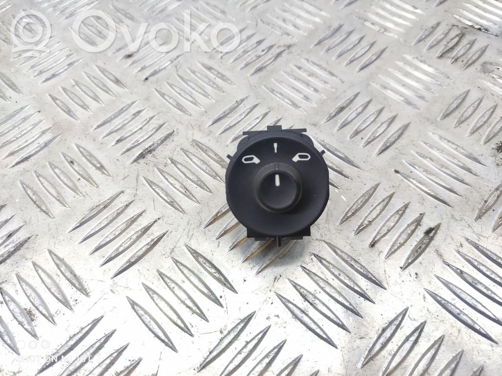 Citroen C4 Cactus Wing mirror switch 