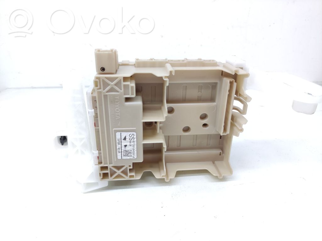 Toyota Aygo AB40 Ramka / Moduł bezpieczników 