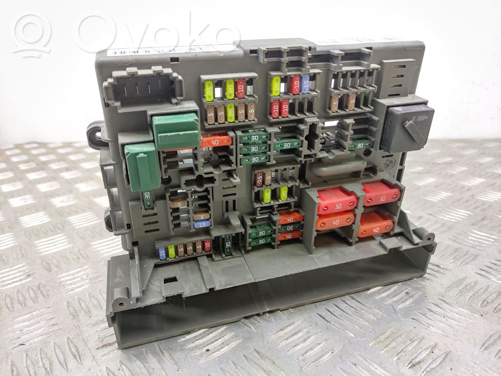BMW 1 E81 E87 Fuse module 