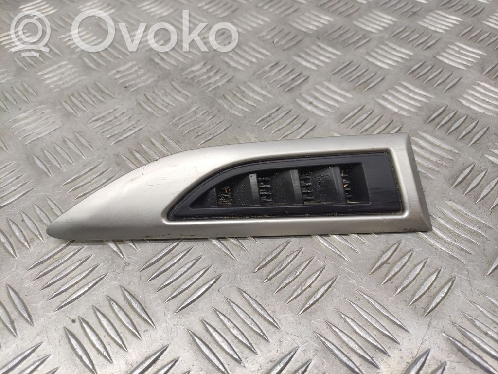 Chevrolet Captiva Grilă aripă 