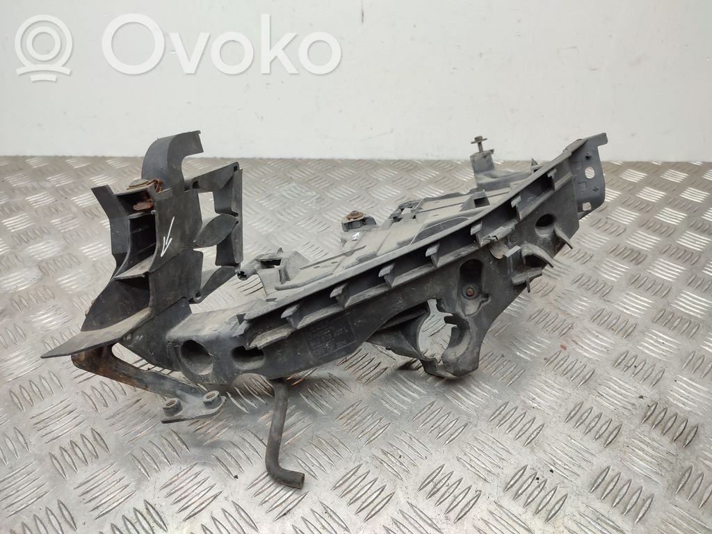 Audi A4 S4 B8 8K Halterung Scheinwerfer 