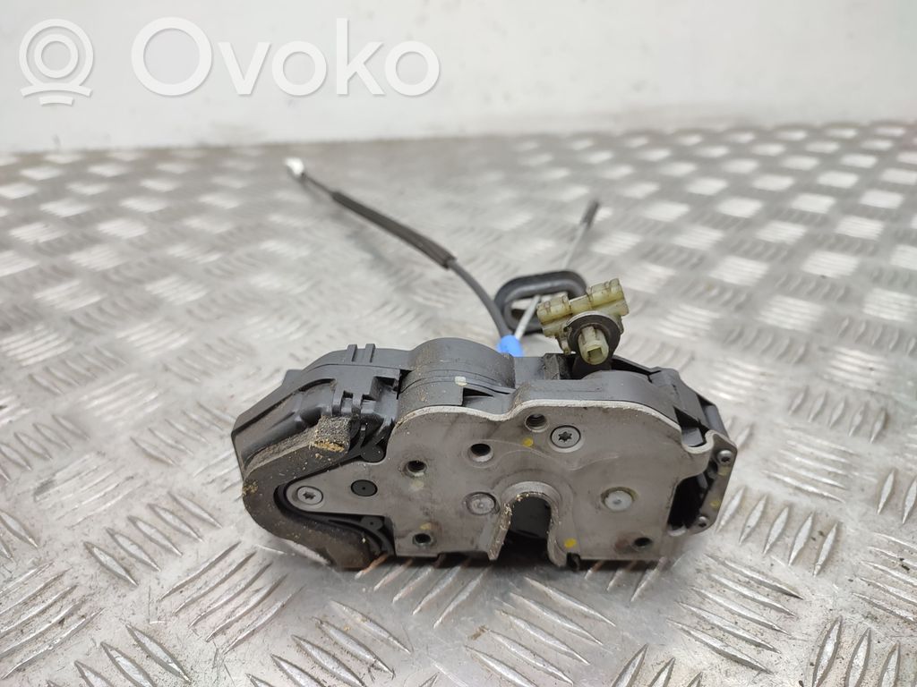 Opel Astra J Front door lock 