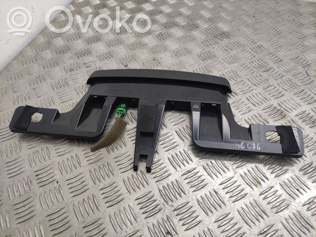 Volvo S80 Third/center stoplight 
