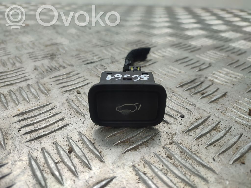 KIA Sorento Tailgate/boot open switch button 