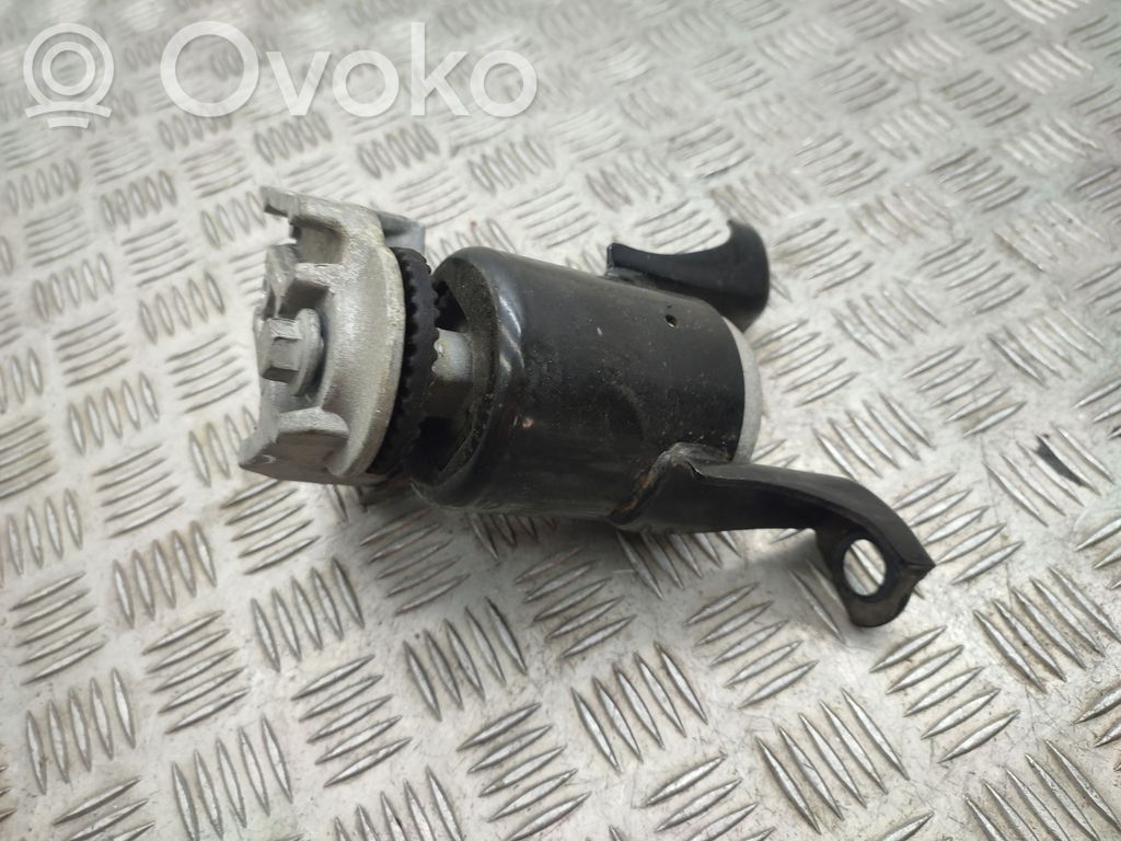 Engine mount bracket   C1B16F012AD