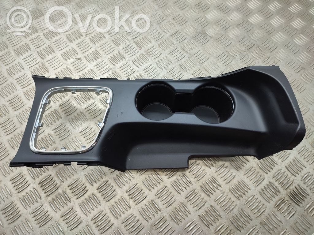 KIA Ceed Cup holder front 