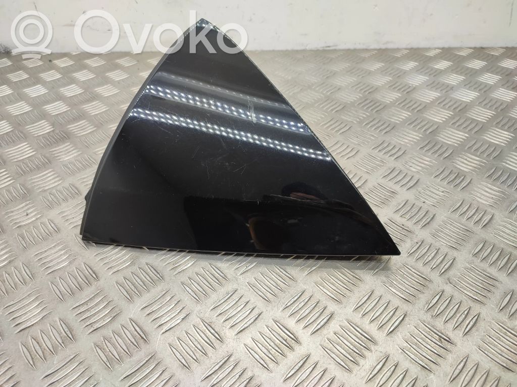 Chrysler Pacifica Tailgate trim 