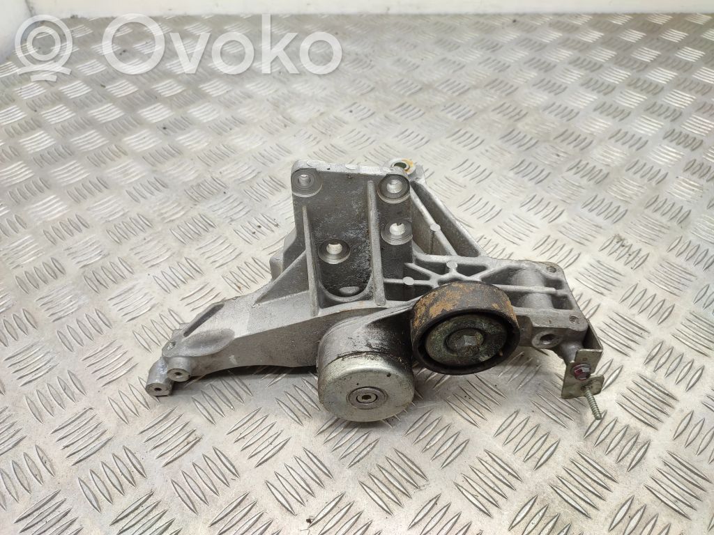 Fiat 500L Engine mounting bracket 