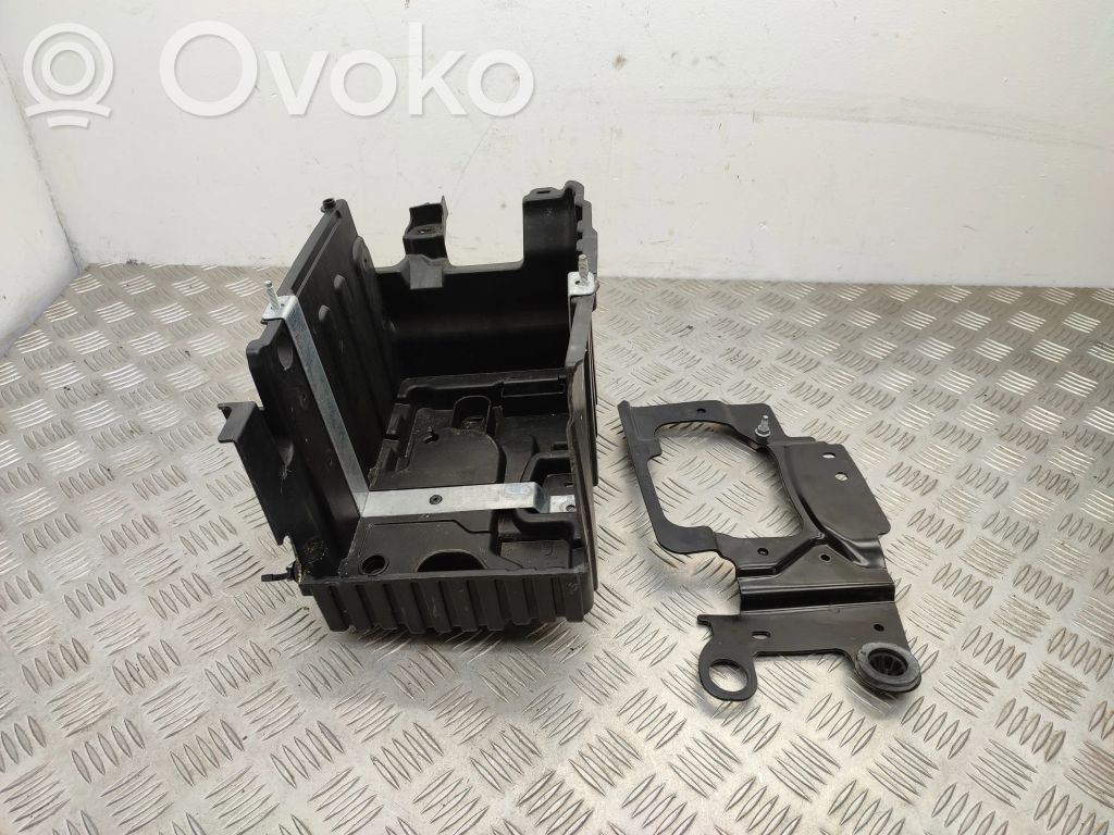 Ford Puma Akumuliatoriaus dėžė 