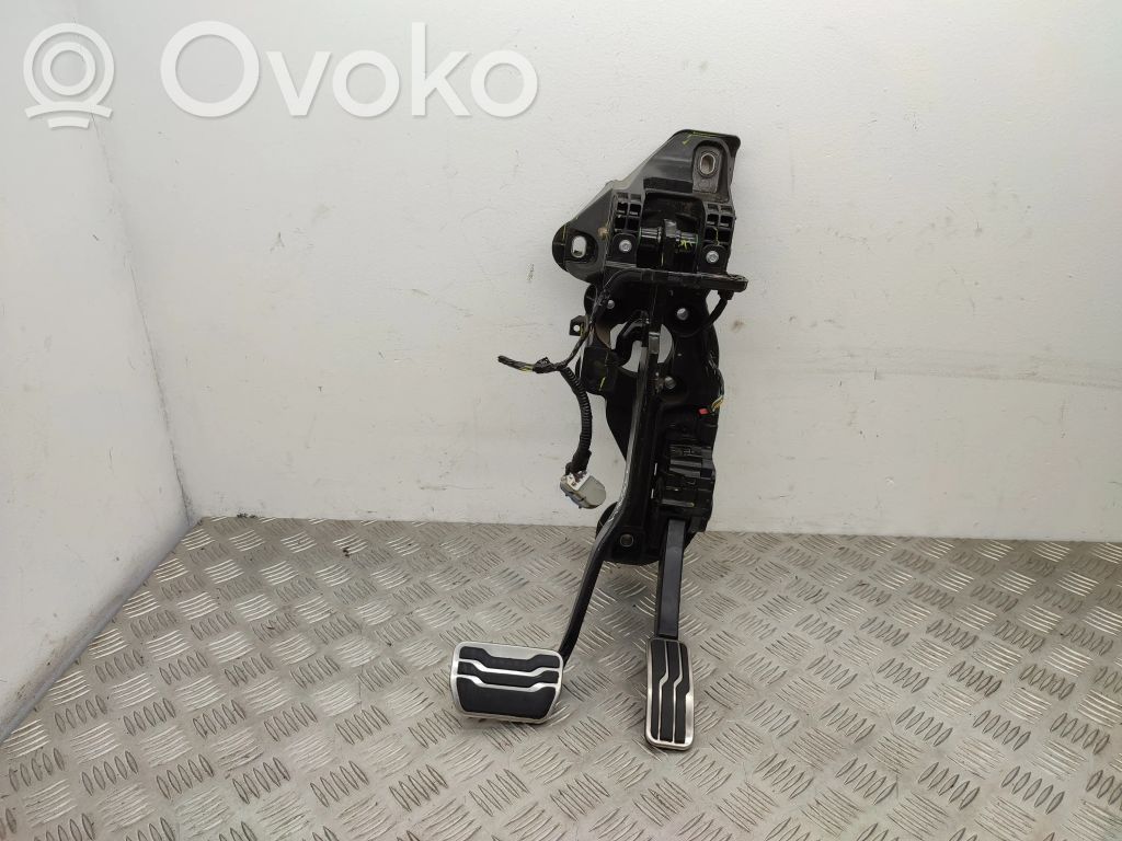 Ford Edge II Pedāļu montāža 