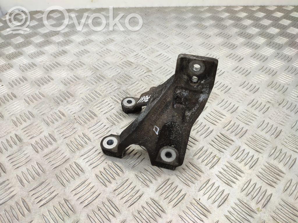 Jaguar XE Engine mounting bracket 