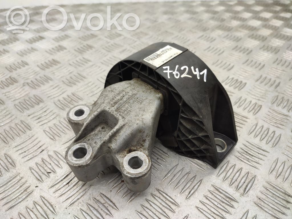 Renault Zoe Engine mount bracket 