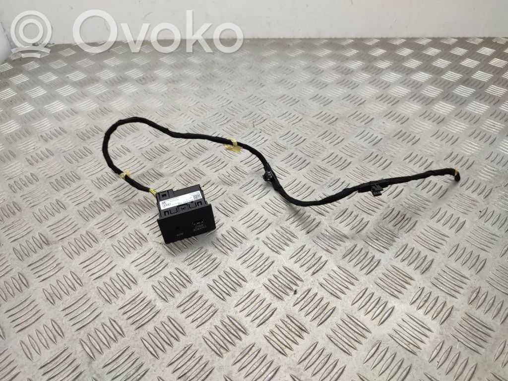 Audi A3 S3 8V USB socket connector 