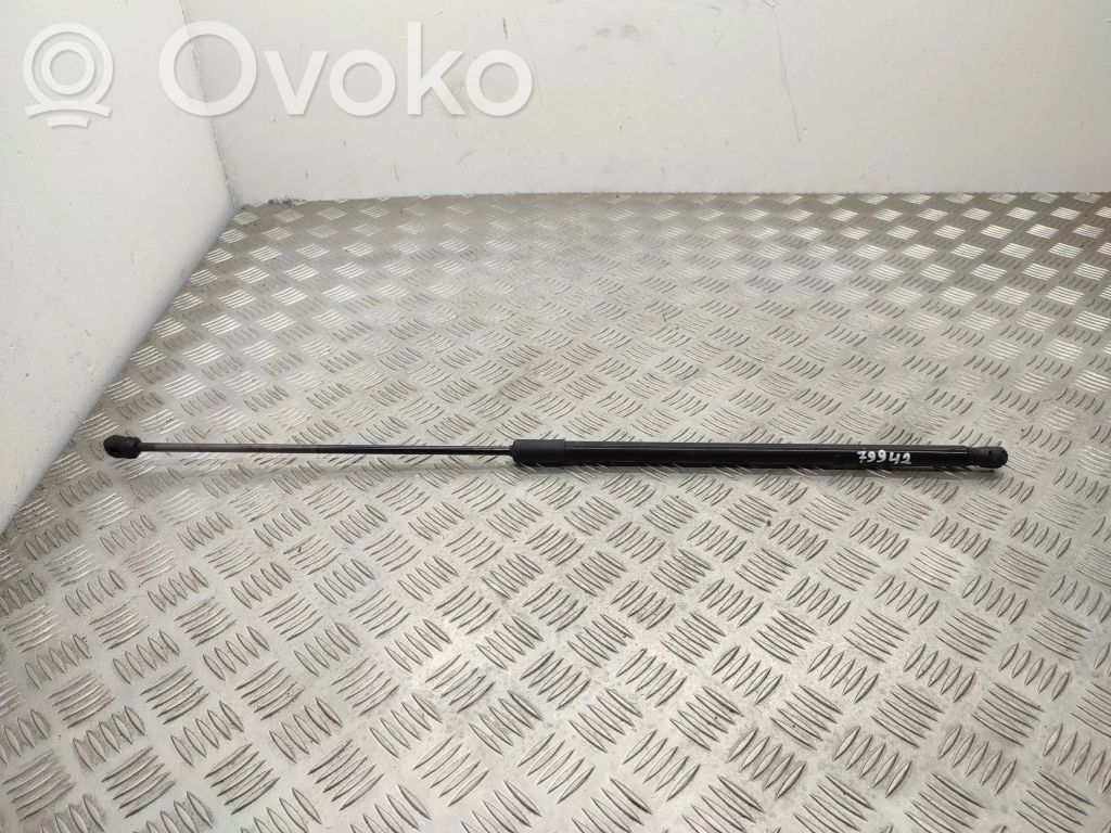 Audi A3 S3 8V Konepellin kaasujousi 