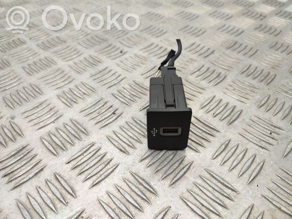 Ford Fiesta USB socket connector 