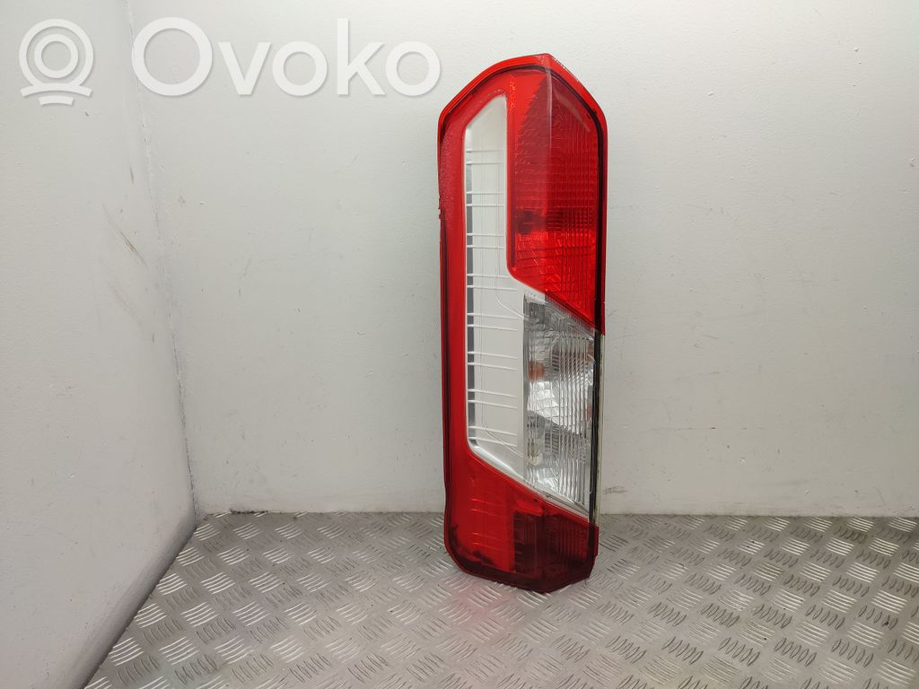 Ford Transit Aizmugurējais lukturis virsbūvē 