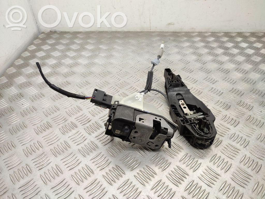 Peugeot 208 II Front door lock 