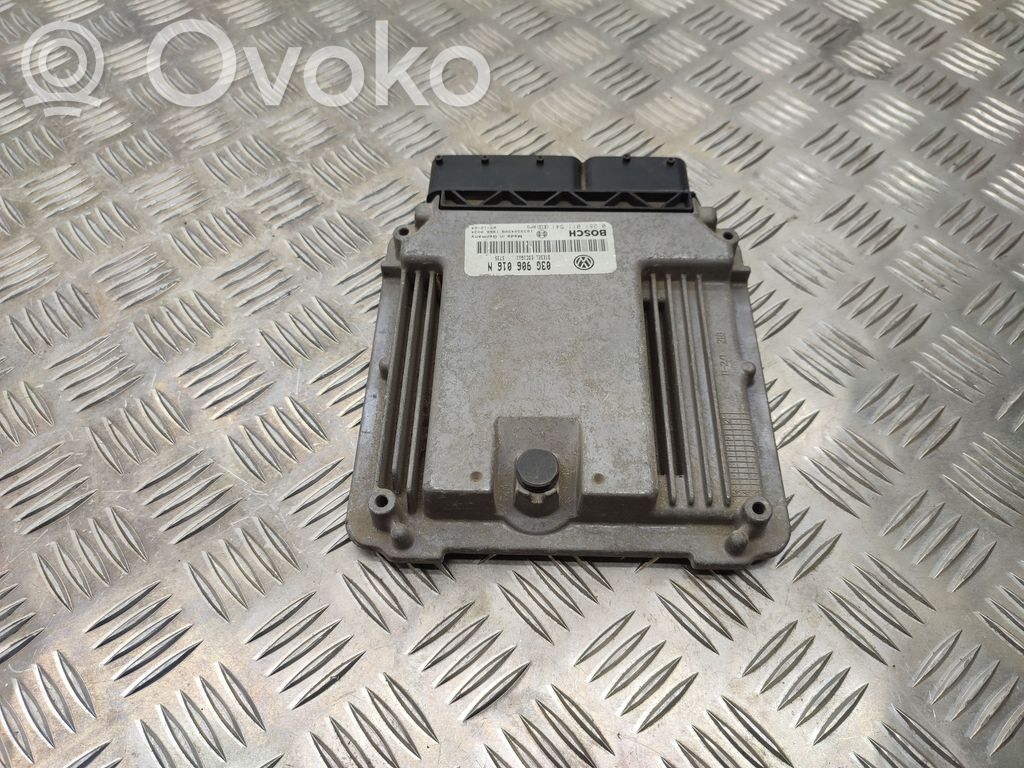 Volkswagen Touran I Engine control unit/module 