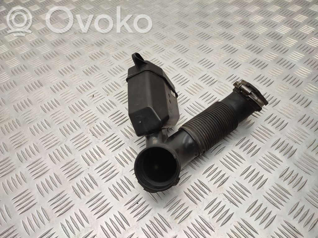 Opel Corsa E Oro paėmimo kanalo detalė (-ės) 