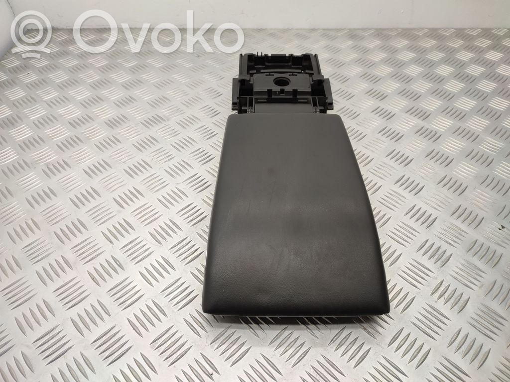 Volvo XC70 Armrest 