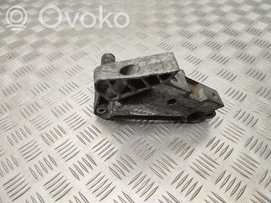 Volkswagen Touran III Engine mounting bracket 