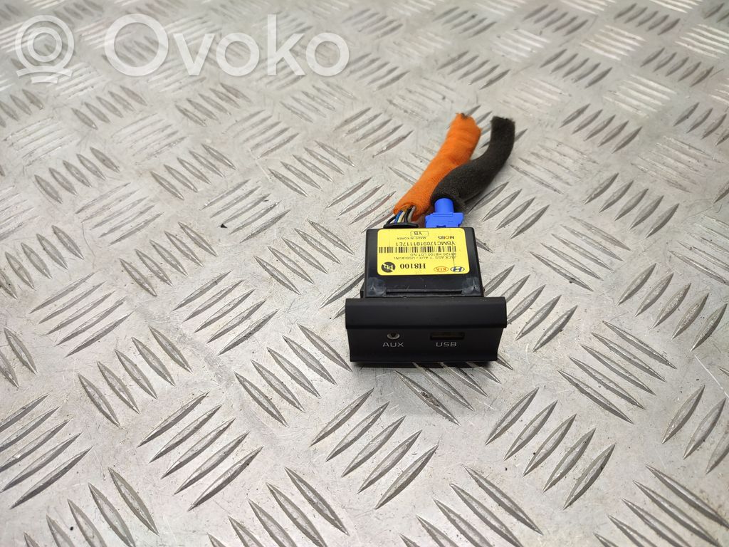 KIA Stonic USB socket connector 