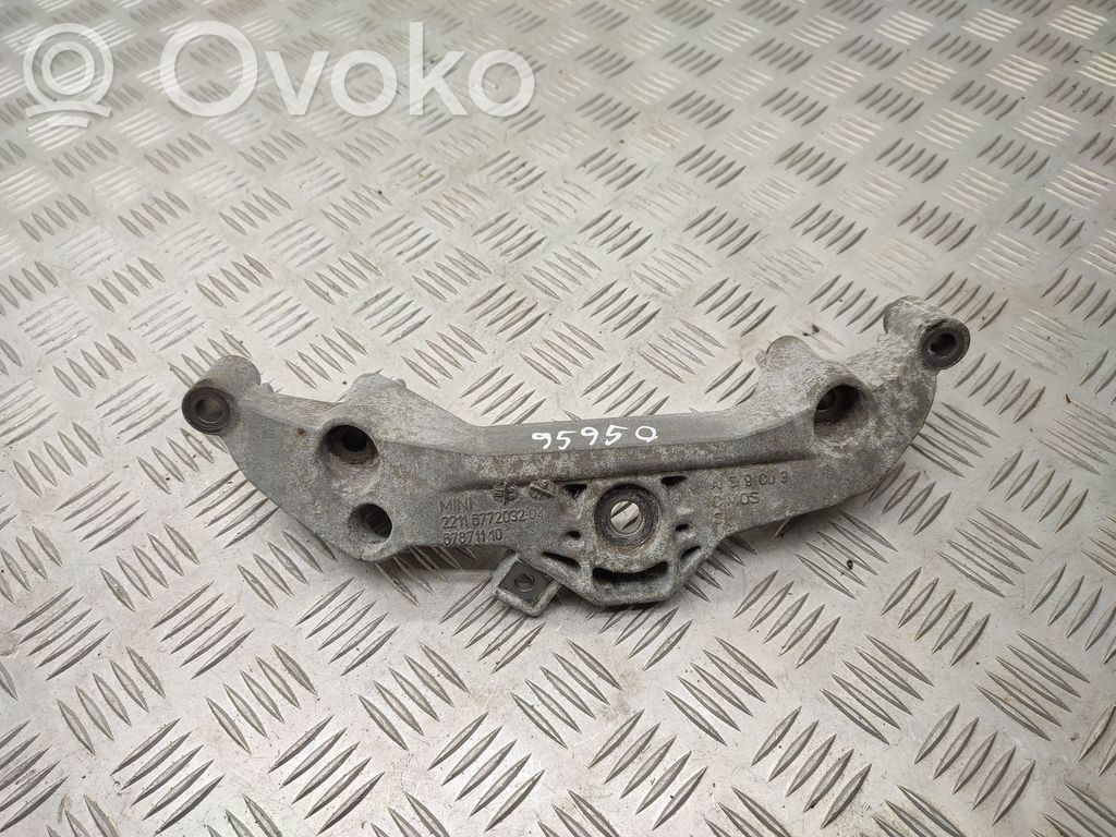 Engine mounting bracket   6772032