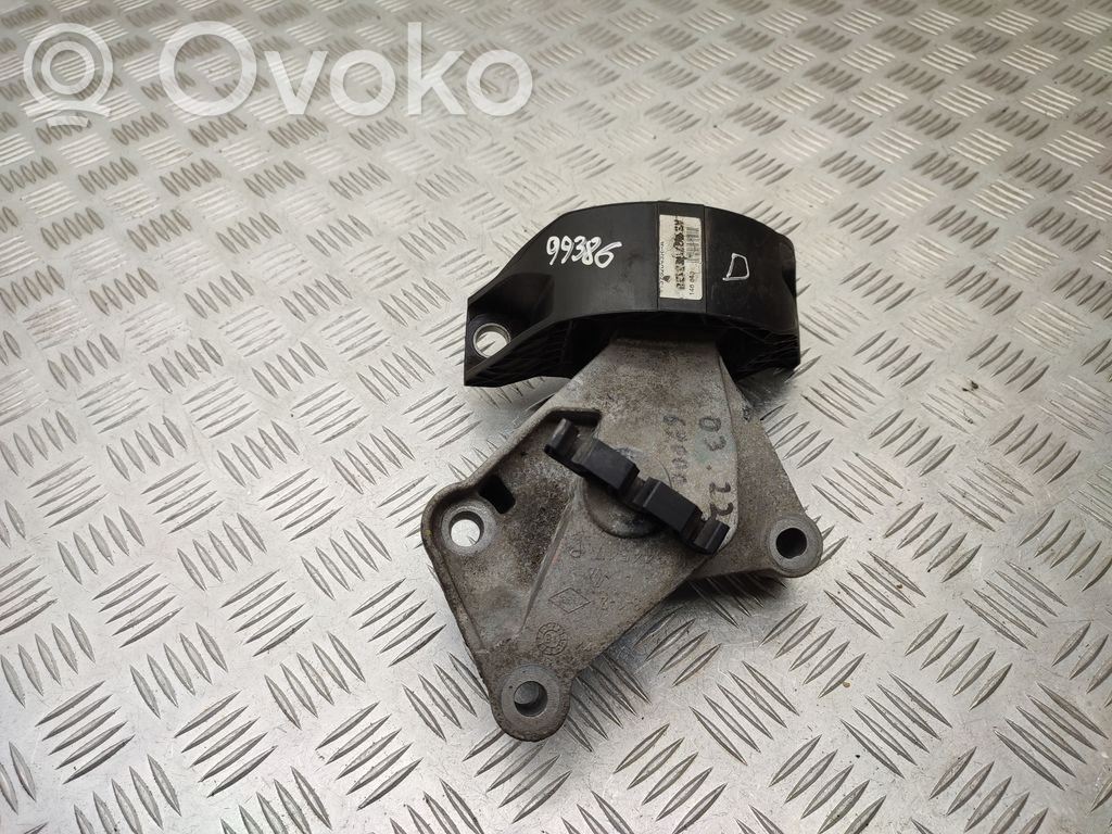 Dacia Logan II Engine mount bracket 