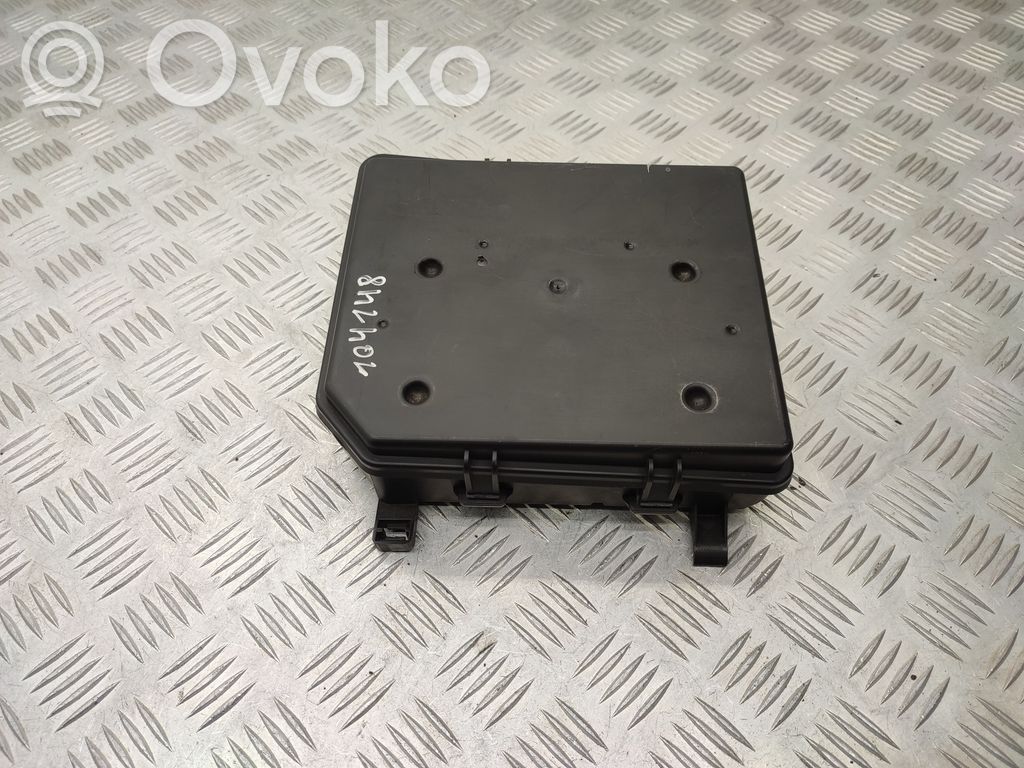 Audi Q7 4L Fuse box cover 