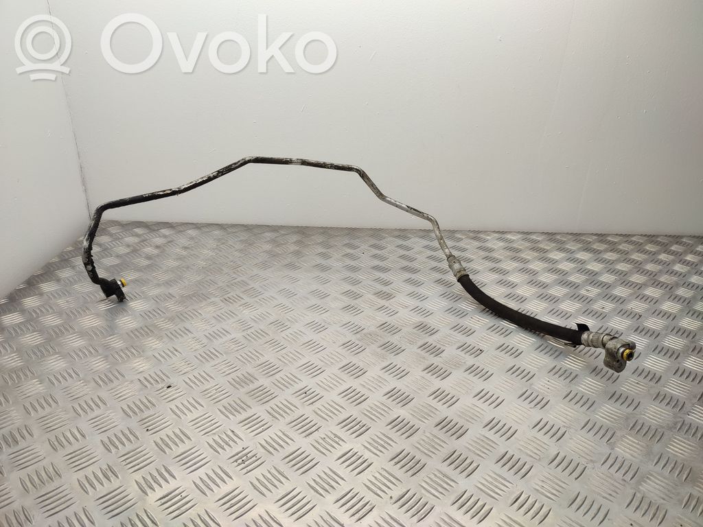 BMW 1 E81 E87 Ilmastointilaitteen putki (A/C) 