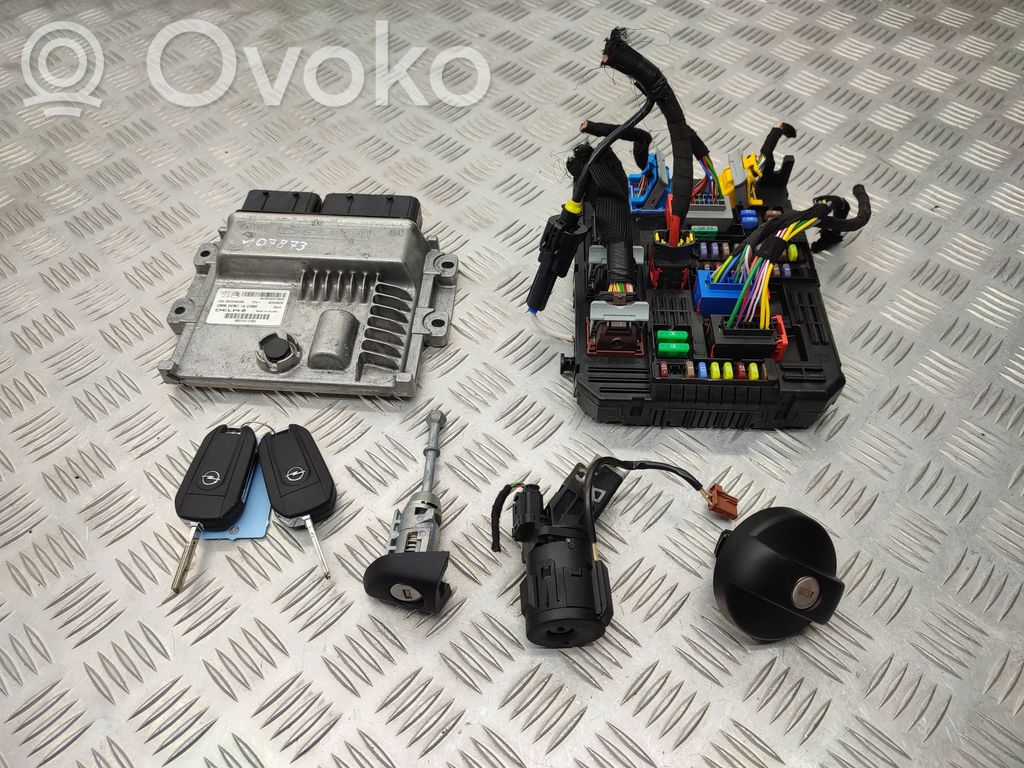 Opel Vivaro Engine ECU kit and lock set 