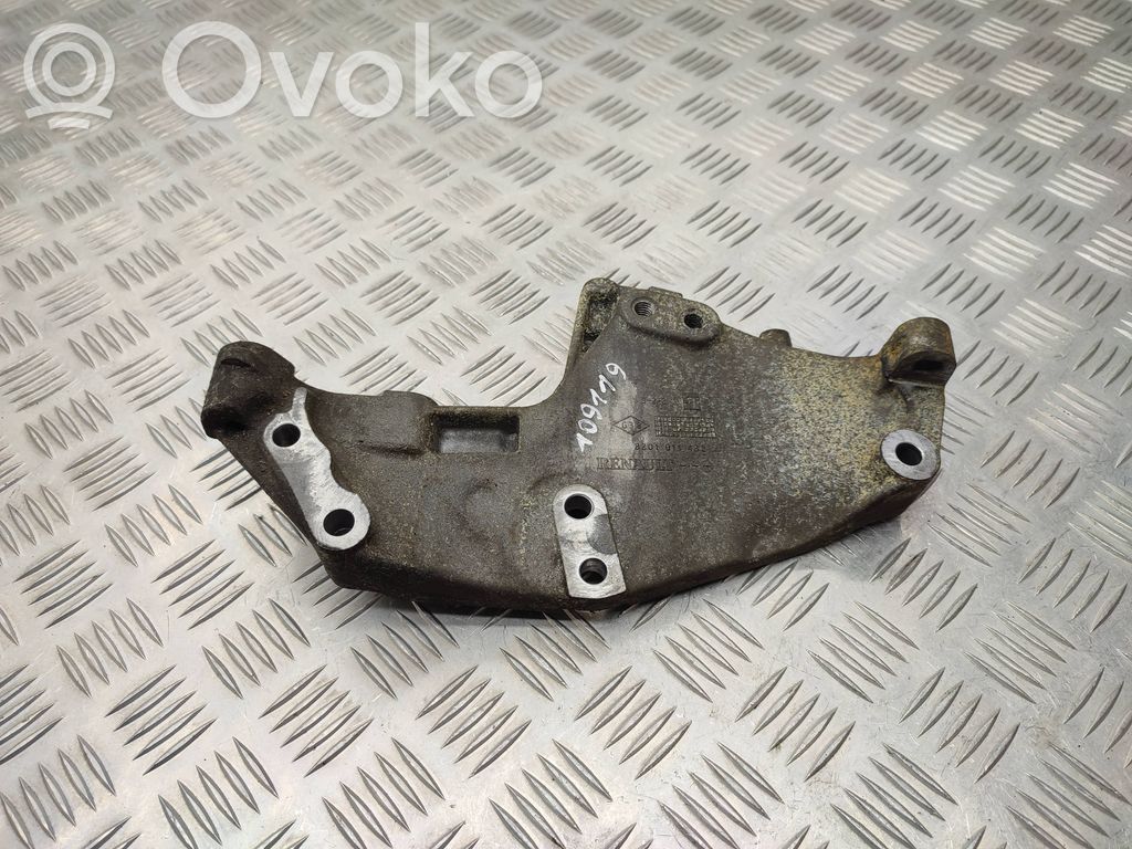 Opel Vivaro Engine mounting bracket 