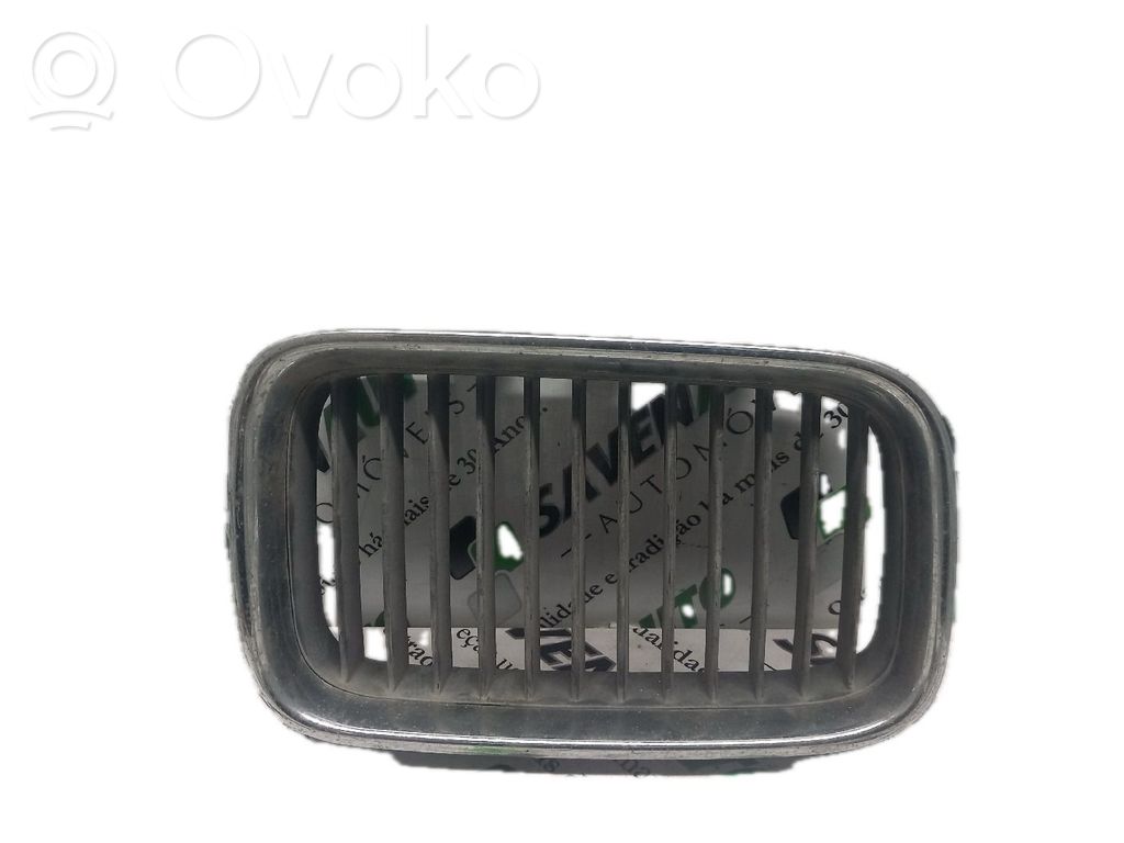 Grotelės priekinės   8122238