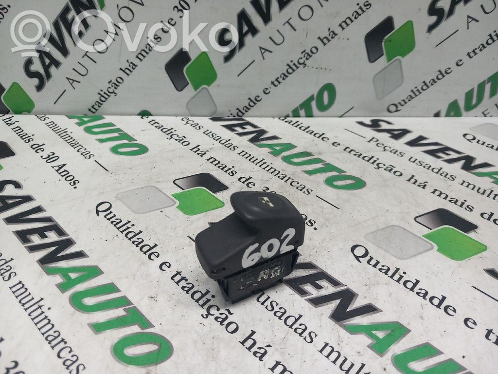 Electric window control switch   FRENTEDIREITO,421120H