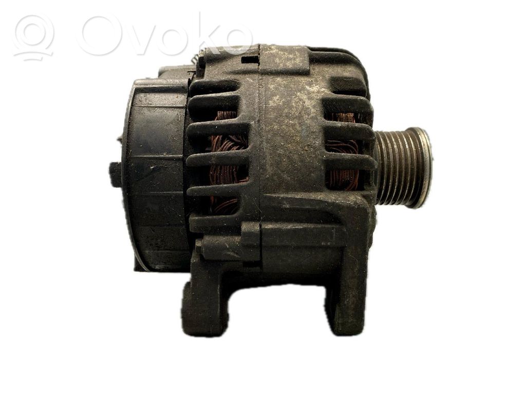 Opel Vivaro Generator/alternator 