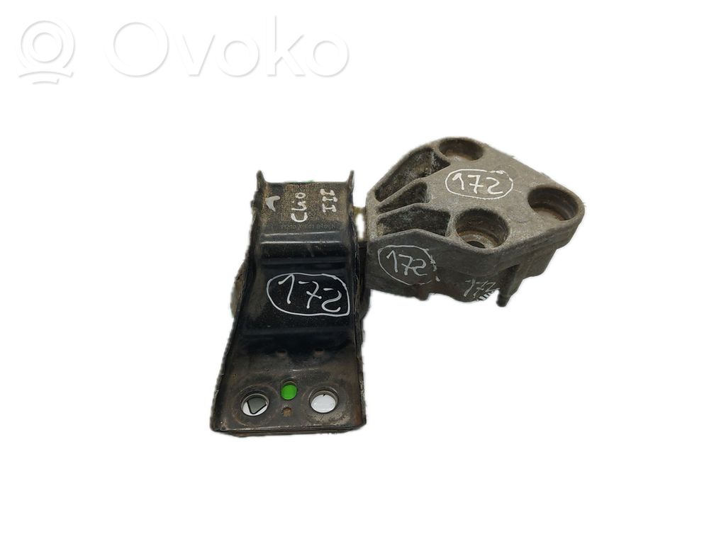 Renault Clio III Engine mount bracket 